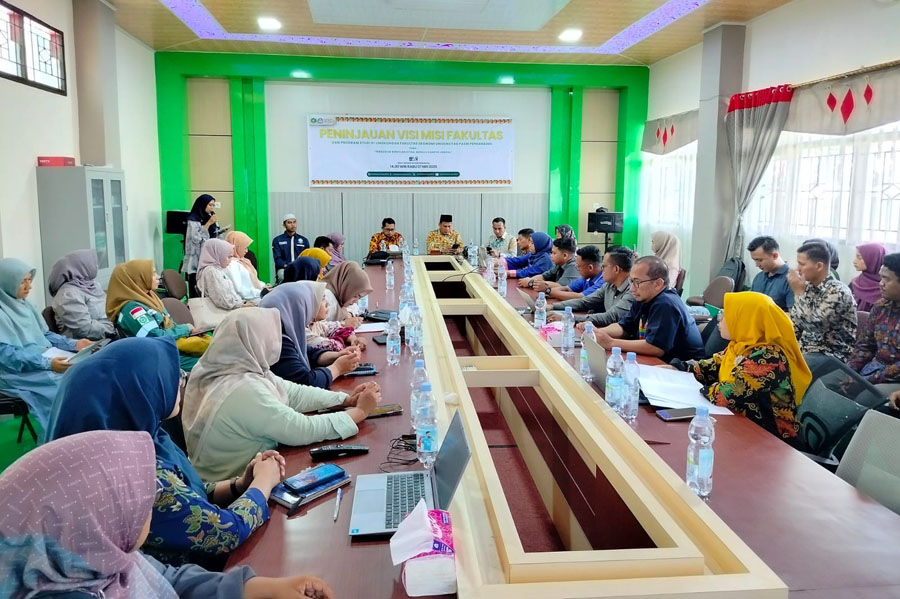 Pimpinan UPP yang terdiri dari Rektor UPP Assosc. Prof. Dr. Hardianto, M.Pd, CPCT, Wakil Rektor I UPP Bidang Akademik, Kemahasiswaan, dan Kerjasama Zulkfili, SH, MH, CLA, serta Wakil Rektor II UPP Bidang Kepegawaian, Keuangan, dan Bisnis H. Hidayat, SE, MM, CPHCM melakukan kunjungan ke Fakultas Ekonomi.