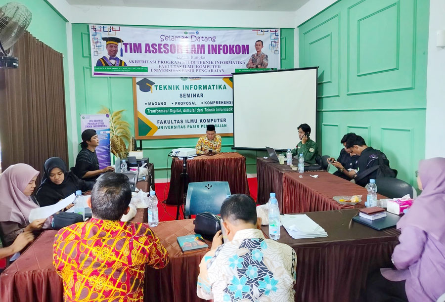 Pimpinan UPP yang terdiri dari Rektor UPP Assosc. Prof. Dr. Hardianto, M.Pd, CPCT, Wakil Rektor I UPP Bidang Akademik, Kemahasiswaan, dan Kerjasama Zulkfili, SH, MH, CLA, serta Wakil Rektor II UPP Bidang Kepegawaian, Keuangan, dan Bisnis H. Hidayat, SE, MM, CPHCM melakukan kunjungan ke Fakultas Ilmu Komputer.