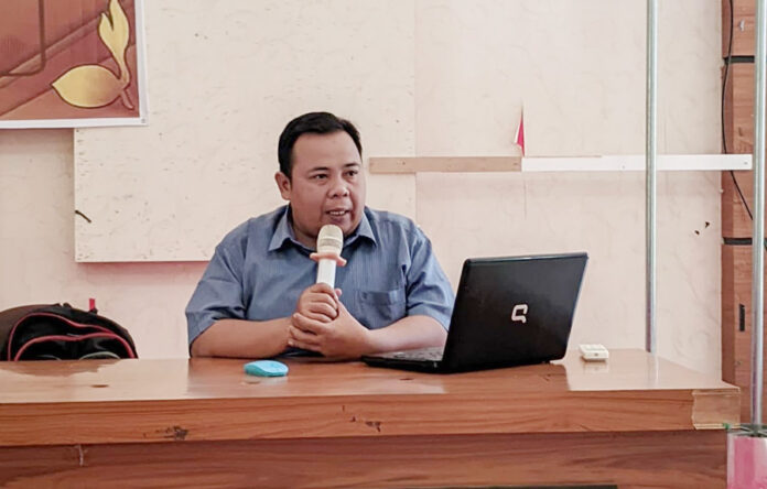 Aluwis, S. Pd., M. Pd., akademisi dari Fakultas Keguruan dan Ilmu Pendidikan (FKIP) Universitas Pasir Pengaraian (UPP)