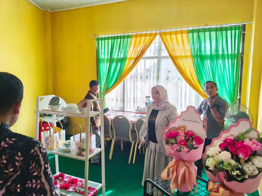 Wakil Rektor II UPP, H. Hidayat, SE, MM, CPHCM dan rombongan meninjau ruang Inkubator Bisnis Prodi Manajemen Fakultas Ekonomi UPP